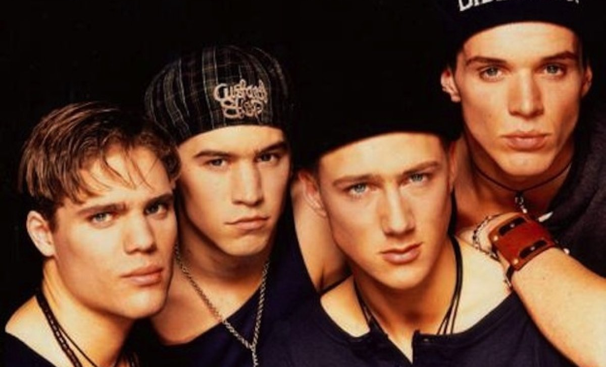 Слушать крутой зарубежный. Иностранные группы. Зарубежная группа из 7 человек. Boyzone в 1992. Зарубежные группы на букву и.